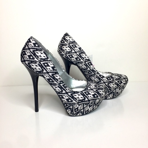 Qupid Black & White Ikat Pattern Platform Stiletto Heel Shoes Size 7 - Picture 2 of 10